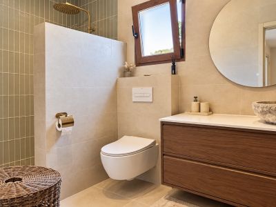 Salle de bains avec douche