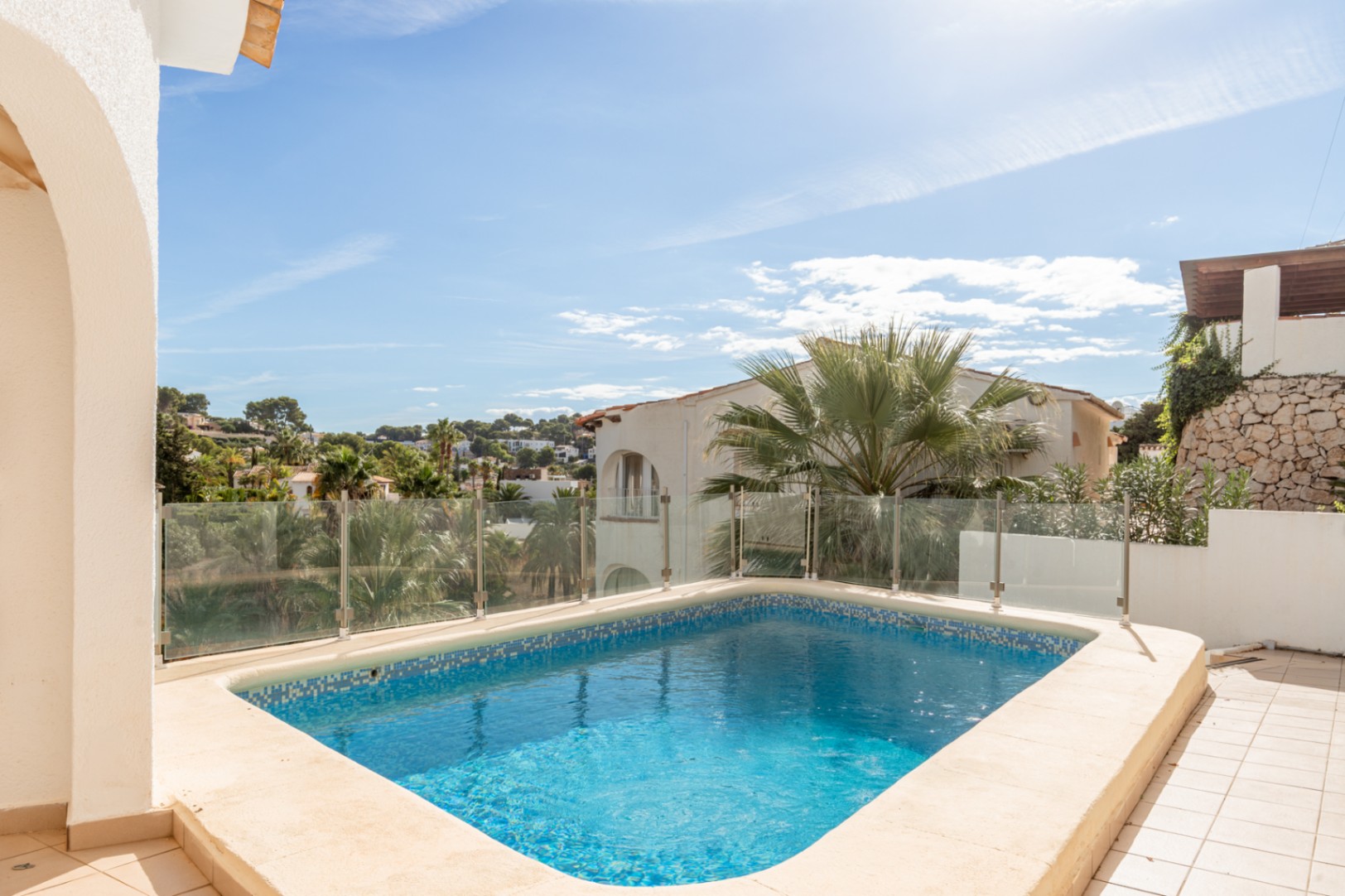 Piscine et terrasse