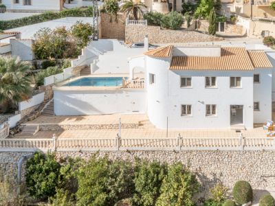 Vue extérieure avec piscine