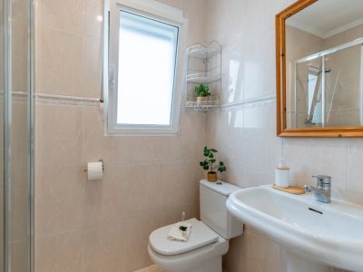 Salle de bains avec douche