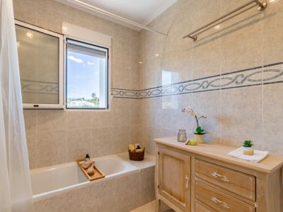 Salle de bains attenante