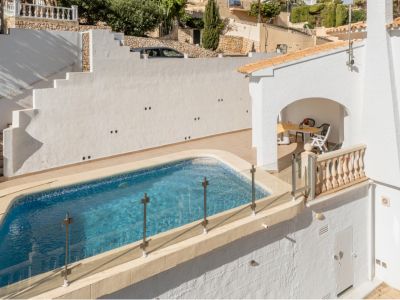 Piscine et terrasse