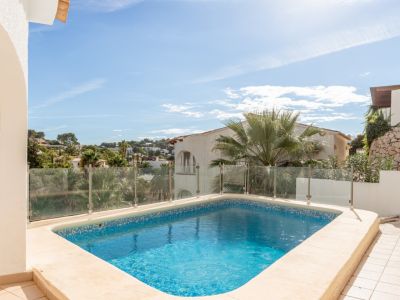 Piscine et terrasse