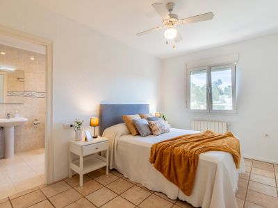 Chambre avec salle de bains attenante