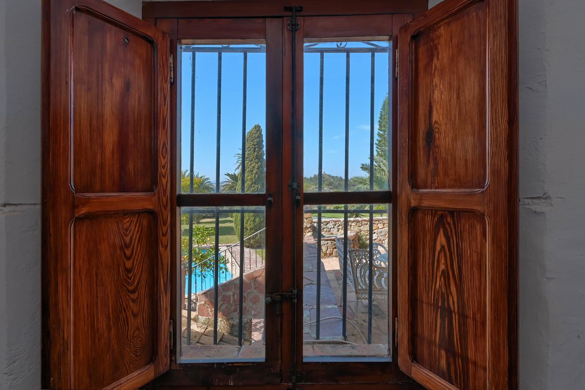 Finca historique au cœur de Jesús Pobre avec piscine et vue Montgó