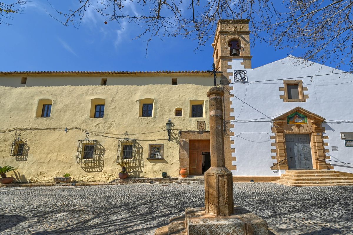 Finca historique au cœur de Jesús Pobre avec piscine et vue Montgó