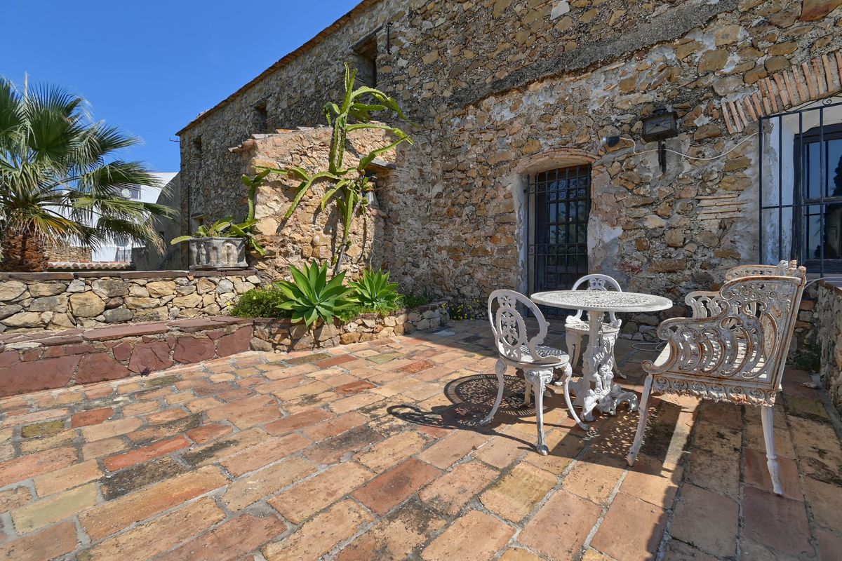 Finca historique au cœur de Jesús Pobre avec piscine et vue Montgó