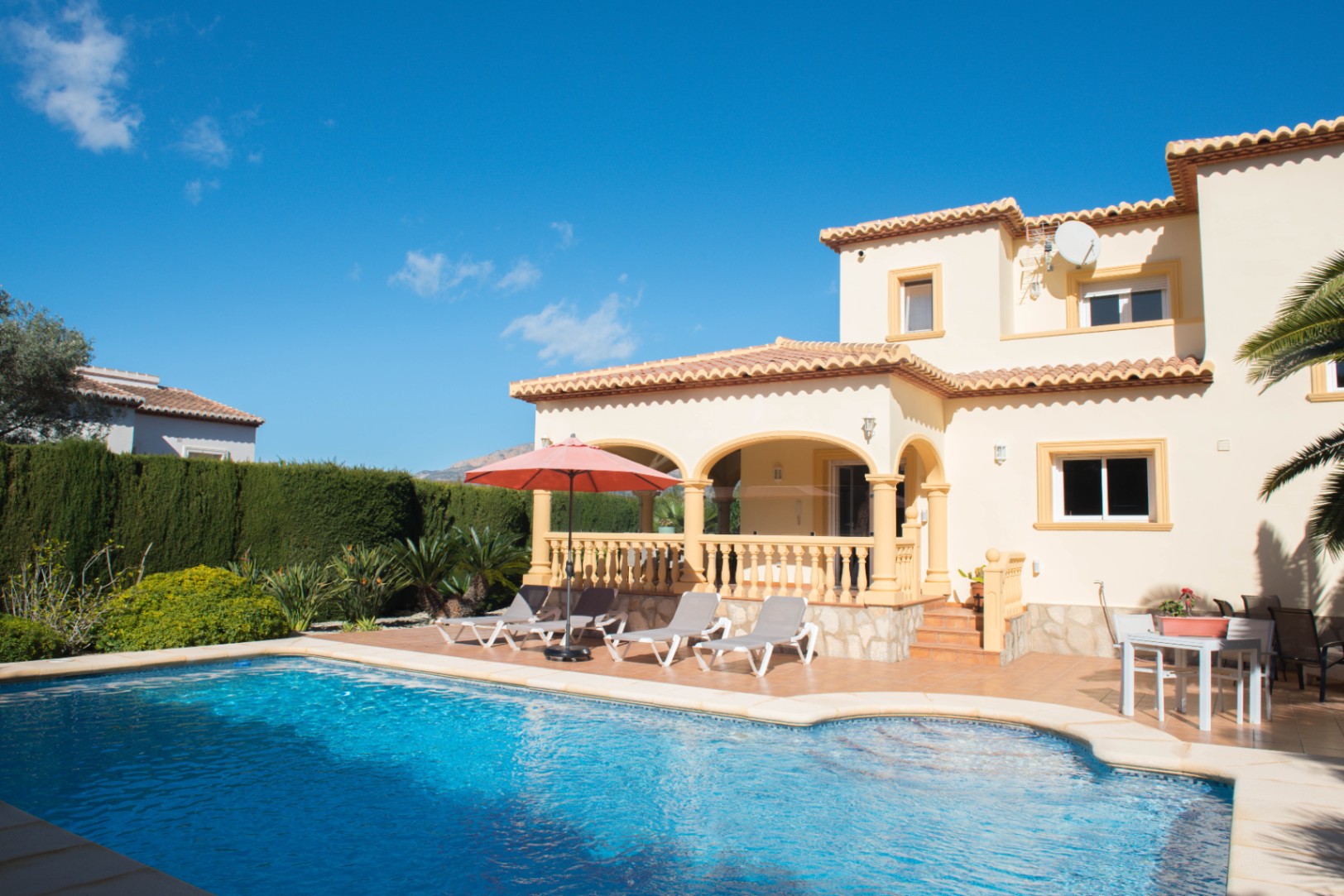 Chalet traditionnel à Jávea avec piscine privée et vue sur le Montgó