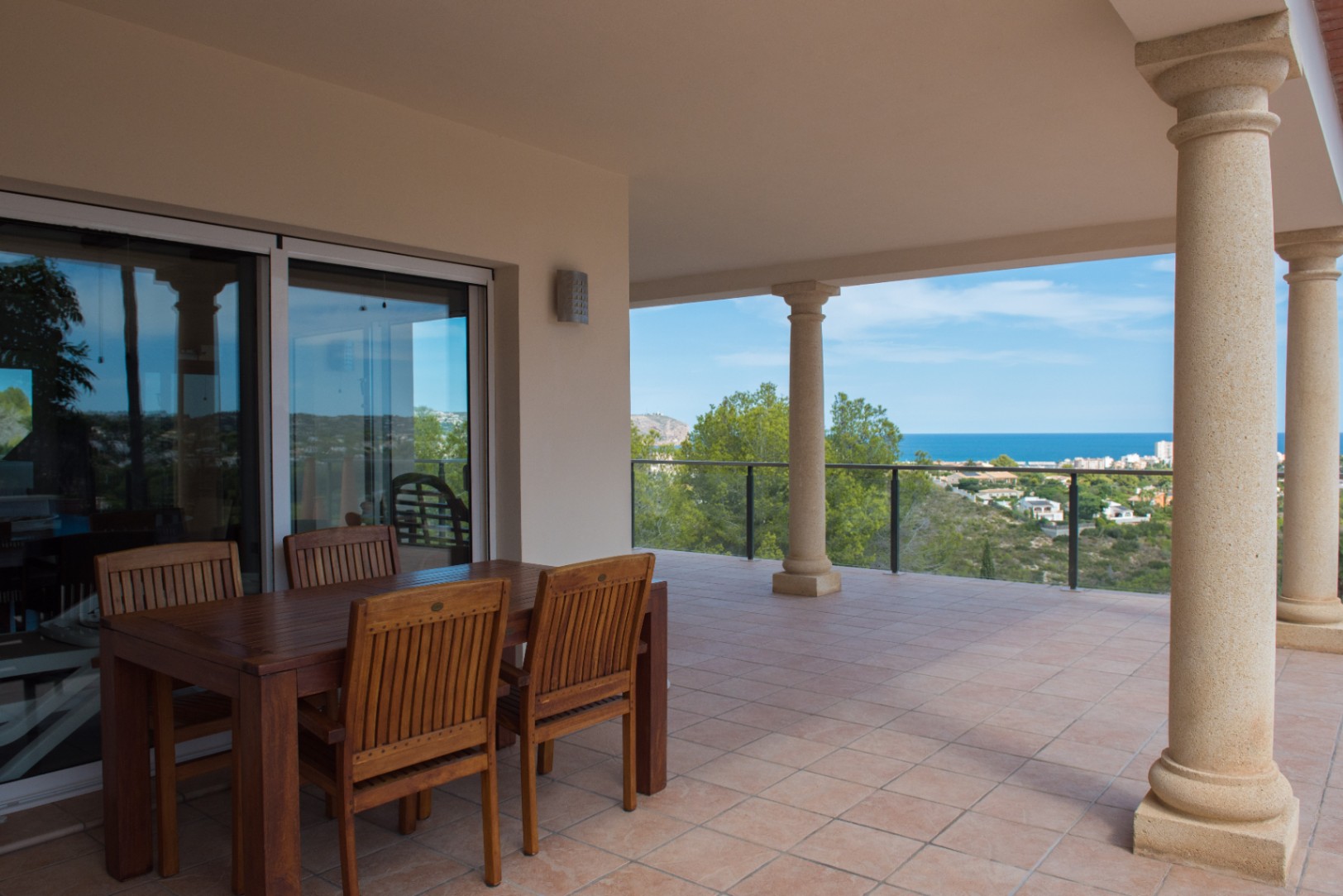 Terrasse couverte avec vue mer Terrasse couverte avec vue mer