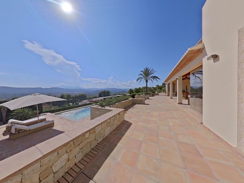 Terrasse et piscine avec vue