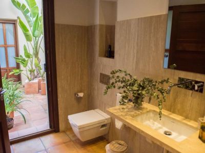 Salle de bains avec accès patio