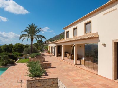 Terrasse et porche couvert