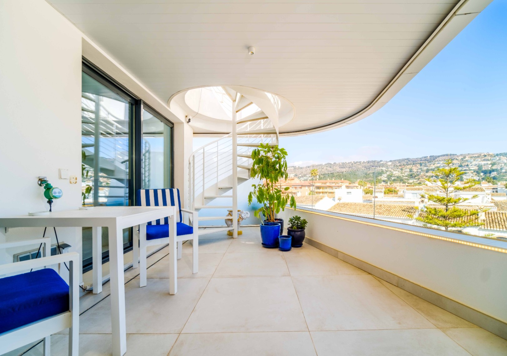 Duplex moderne avec solarium et vue mer à Jávea