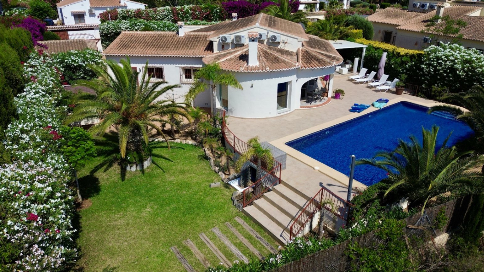 Chalet impeccable de plain-pied à Jávea avec piscine privée