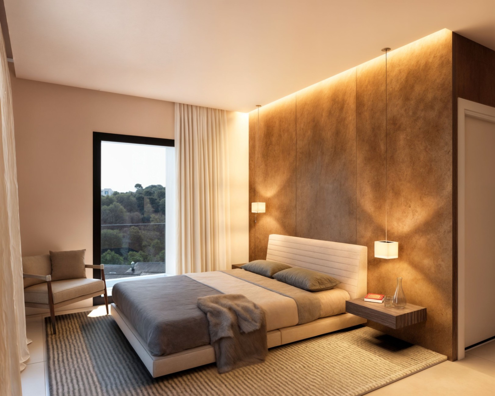 Chambre moderne avec mur d'accent texturé, éclairage LED indirect, tables de chevet suspendues et grande baie vitrée offrant une vue sur la nature environnante.