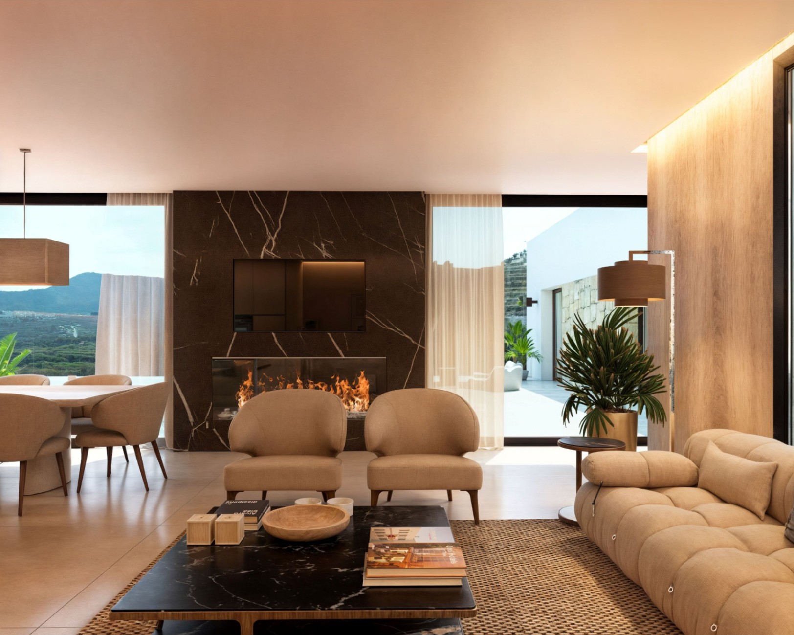 Salon contemporain avec mur de cheminée en marbre noir, télévision intégrée et grandes baies vitrées offrant une vue panoramique sur les montagnes.