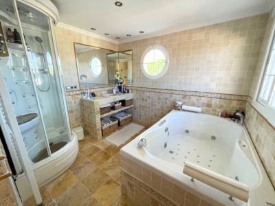 Salle de bains principale