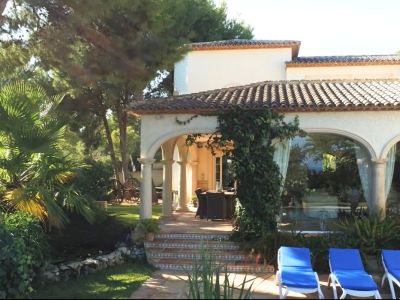 Extérieur de la villa et porche