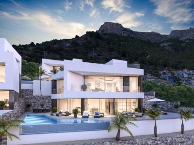 Vue extérieure de la villa avec piscine à débordement et design moderne, s'intégrant au paysage montagneux de Calpe.