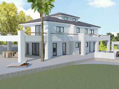 Vue extérieure de la villa avec piscine, terrasse couverte et jardin gazonné.
