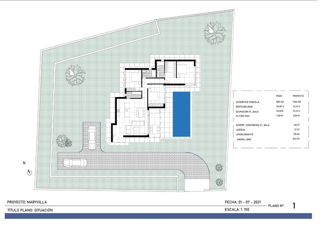 Plan de situation détaillé présentant l'implantation de la villa, la piscine et l'aménagement du terrain de 1252 m².