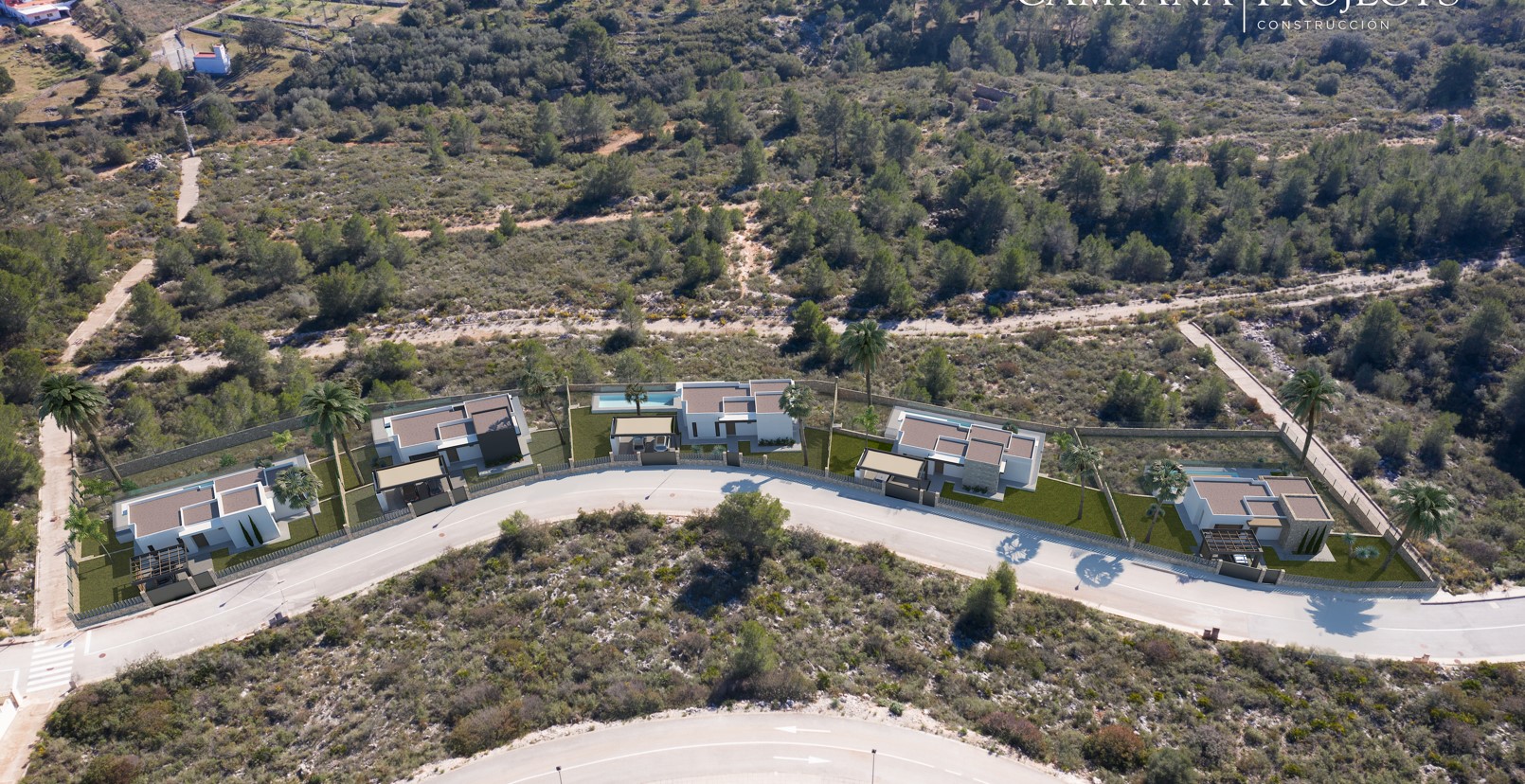 Vue aérienne du projet résidentiel présentant cinq villas modernes de plain-pied, bordées par une route sinueuse au cœur d'un environnement naturel préservé.