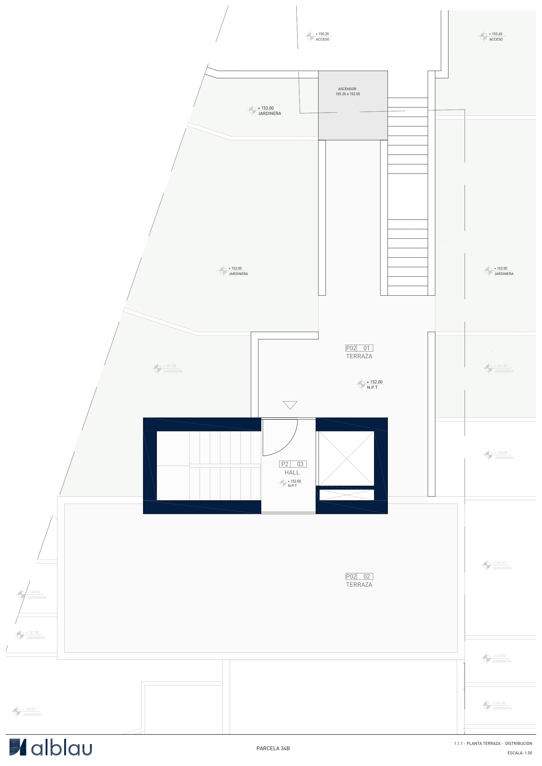 Plan technique du niveau terrasse présentant la disposition du hall d'entrée, de l'ascenseur, de l'escalier et des vastes terrasses entourées de jardinières.