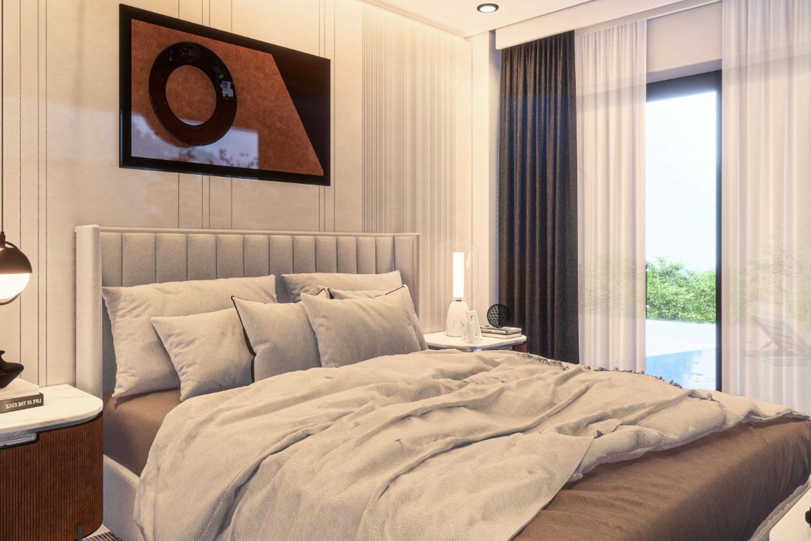 Chambre principale avec tête de lit capitonnée, panneaux muraux texturés et grande baie vitrée ouvrant sur la terrasse et la piscine extérieure.