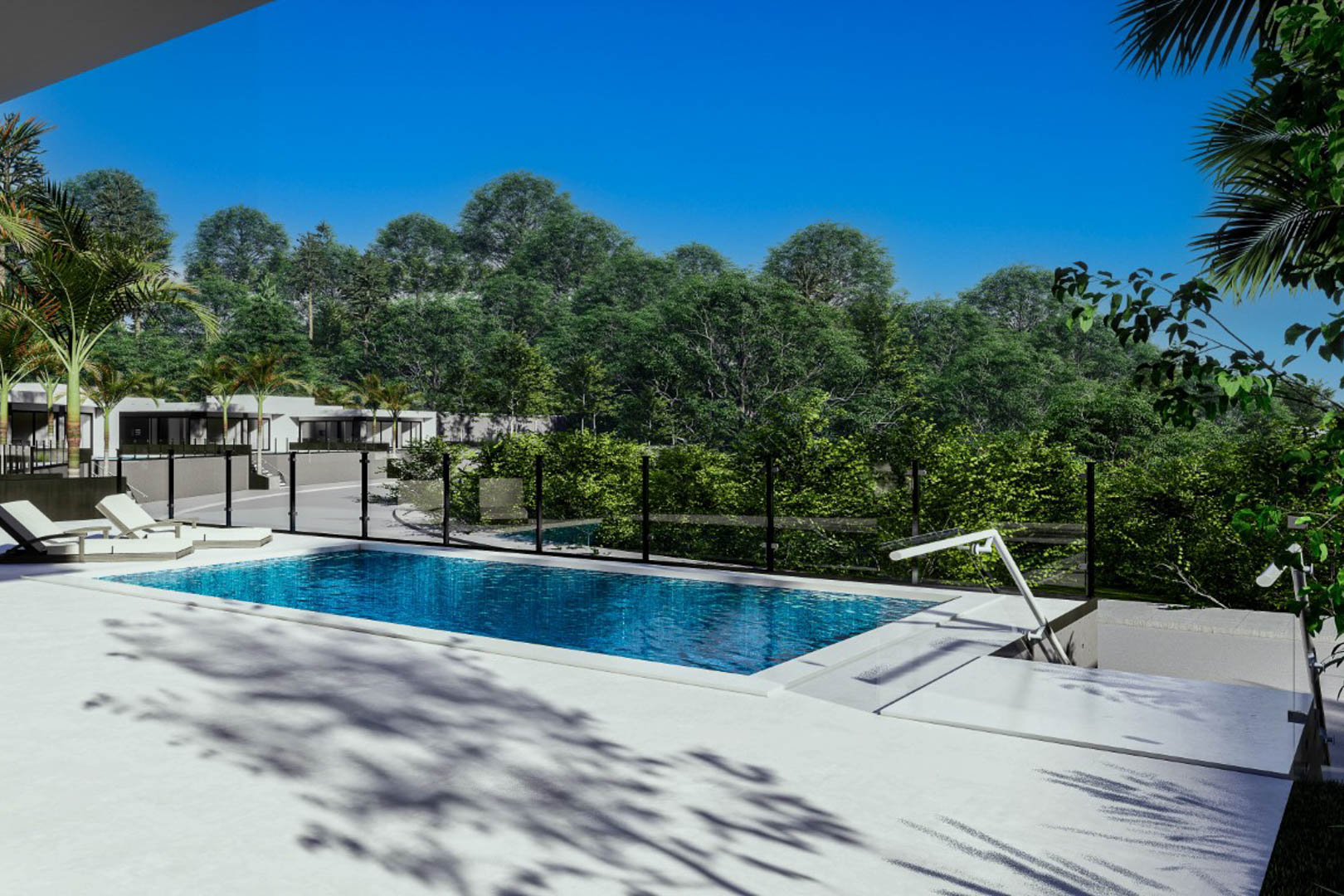 Piscine rectangulaire de 6x3 m sur une terrasse blanche avec bains de soleil, sécurisée par des garde-corps en verre et offrant une vue sur la forêt environnante.
