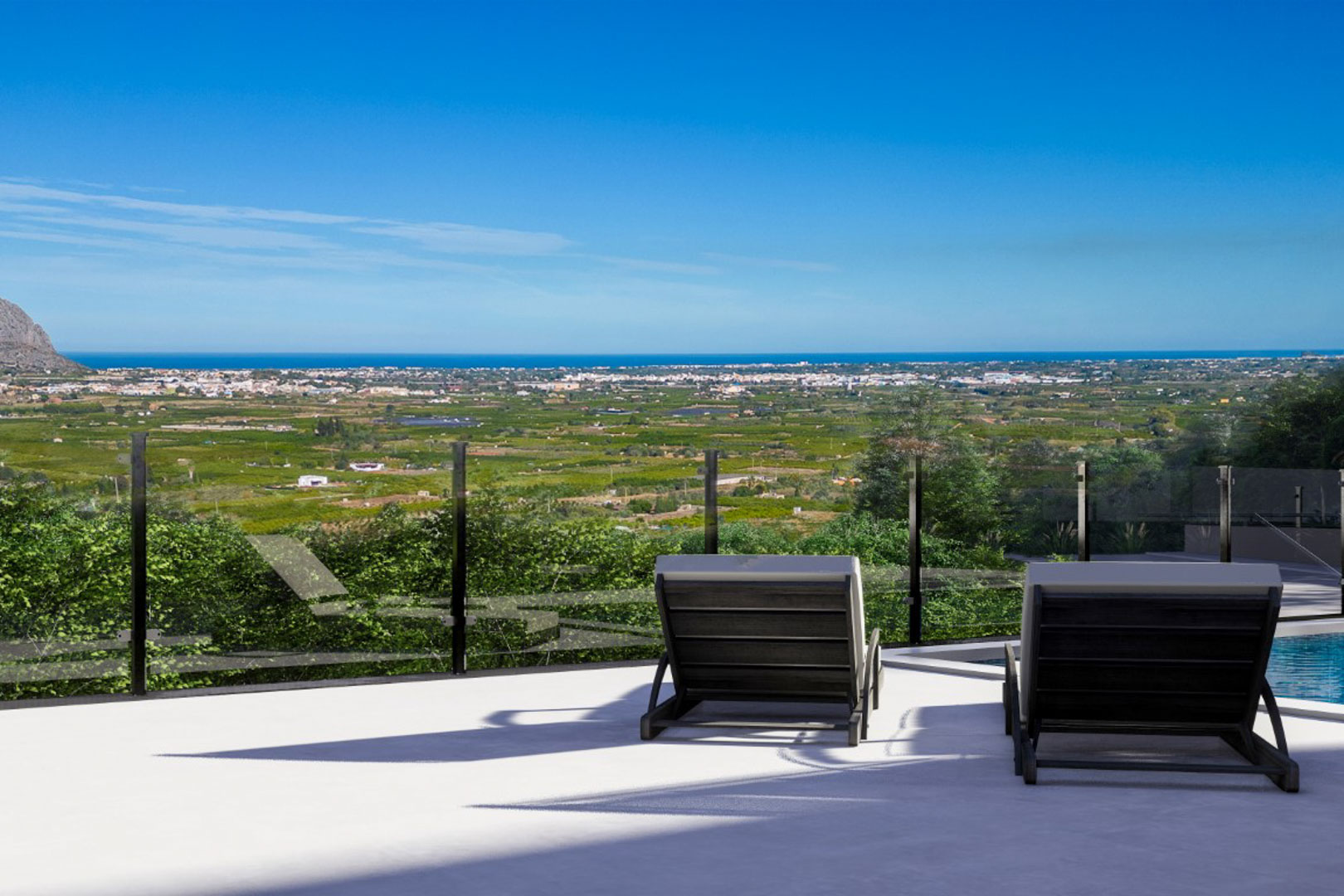 Terrasse surélevée avec garde-corps en verre et chaises longues modernes, offrant une vue panoramique imprenable sur la vallée et la mer.