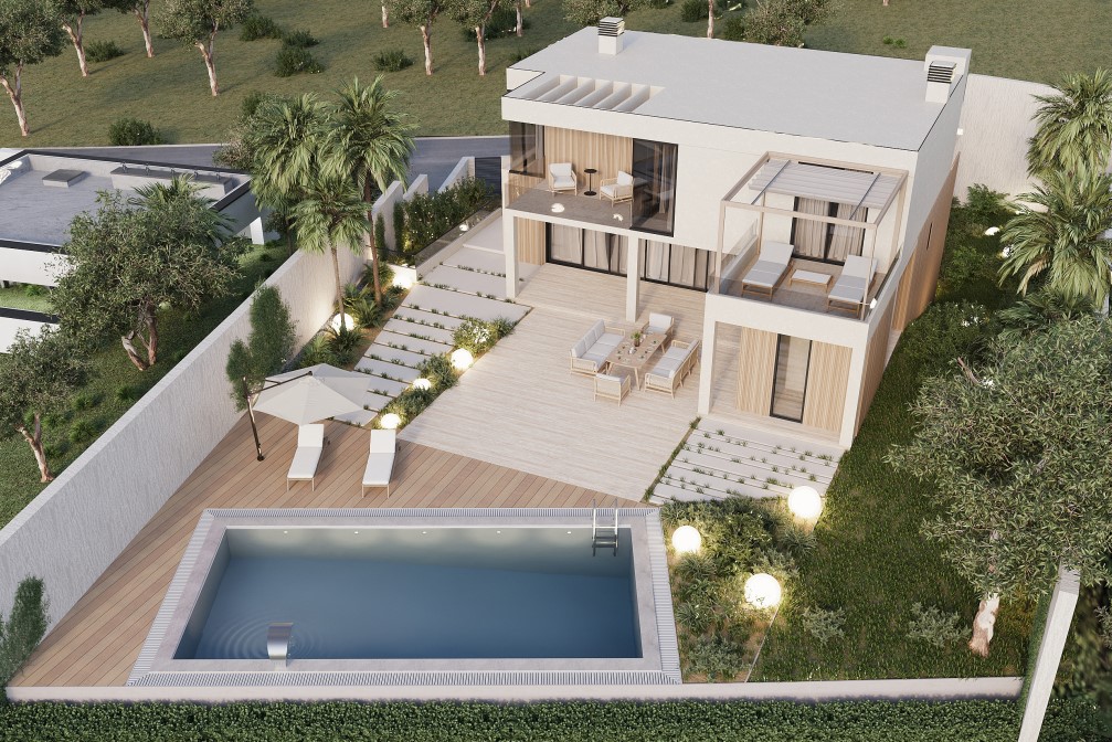 Vue aérienne de la villa avec piscine rectangulaire, terrasse en bois et jardin illuminé.