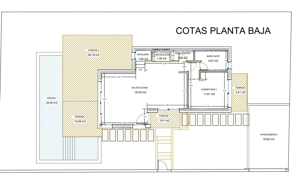 Plan détaillé du rez-de-chaussée comprenant un salon-cuisine ouvert, une suite parentale, des toilettes invités, plusieurs terrasses et une piscine privée de 24 m2.