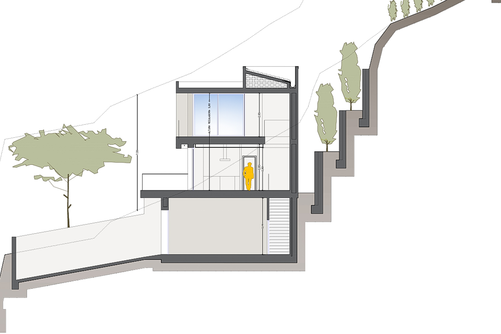Coupe technique du projet montrant la disposition sur trois niveaux et l'adaptation de la structure à la topographie en pente de la parcelle.