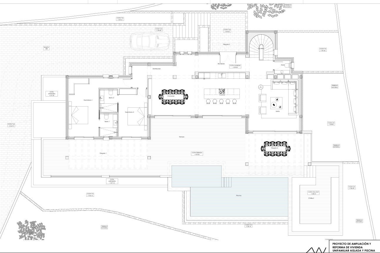 Plan d'architecte détaillé du rez-de-chaussée montrant la cuisine avec îlot, le salon, deux chambres en suite et la grande terrasse avec piscine à débordement.