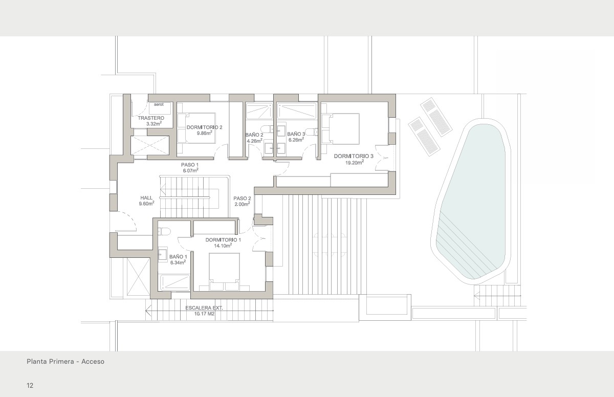 Plan architectural du premier étage avec piscine.