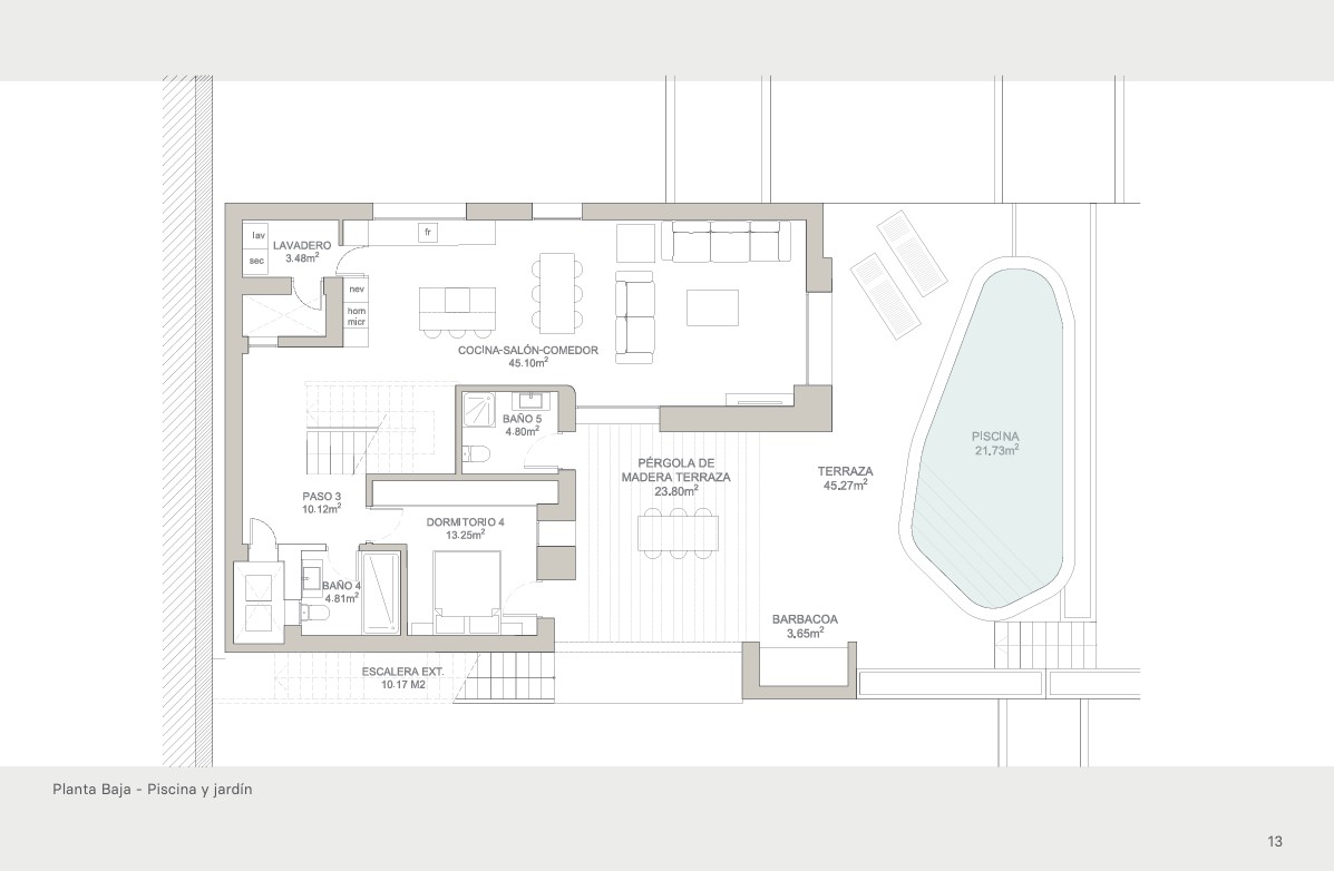 Plan architectural du rez-de-chaussée avec piscine, terrasse et aménagement des espaces intérieurs.