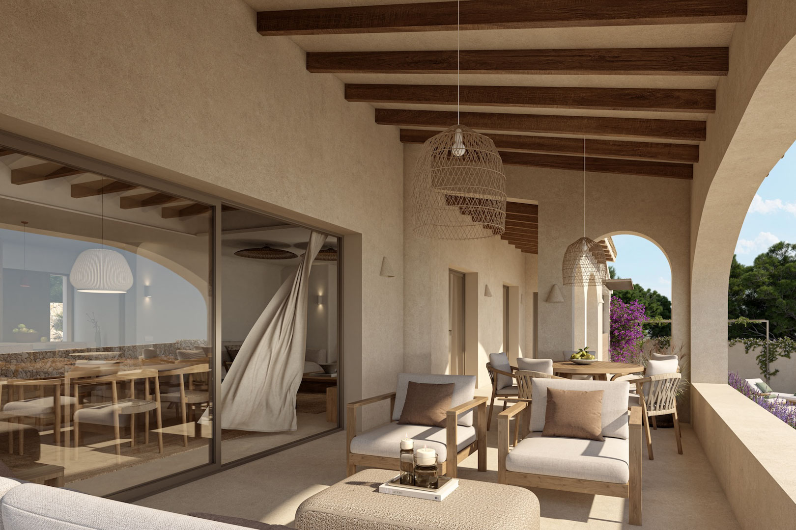 Terrasse couverte avec poutres en bois apparentes, luminaires en osier et mobilier de jardin aux tons neutres, offrant une transition fluide vers l'intérieur.