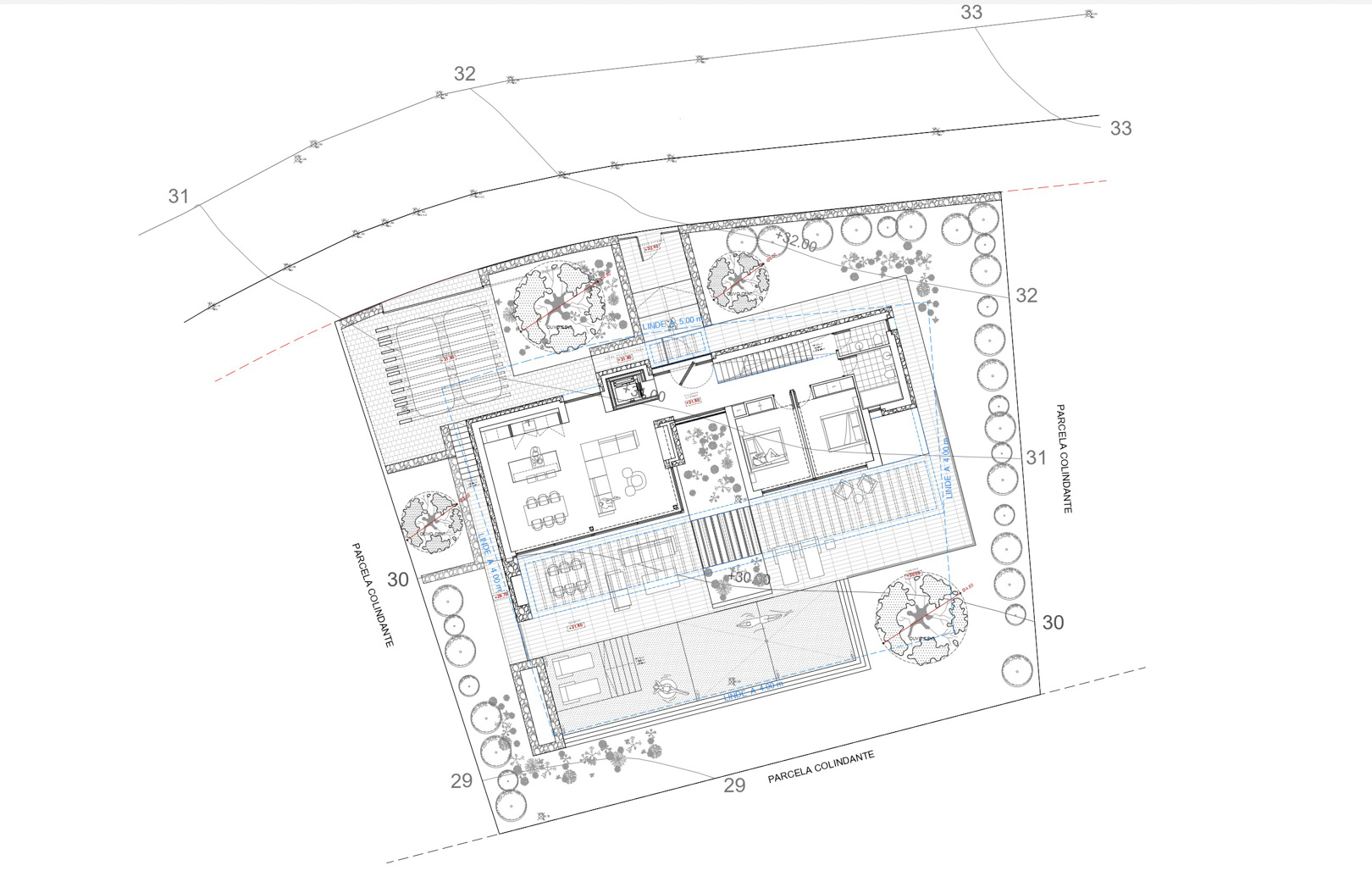 Plan d'architecte détaillé montrant l'aménagement intérieur, la piscine, les jardins paysagers et l'aire de stationnement dans les limites de la propriété.
