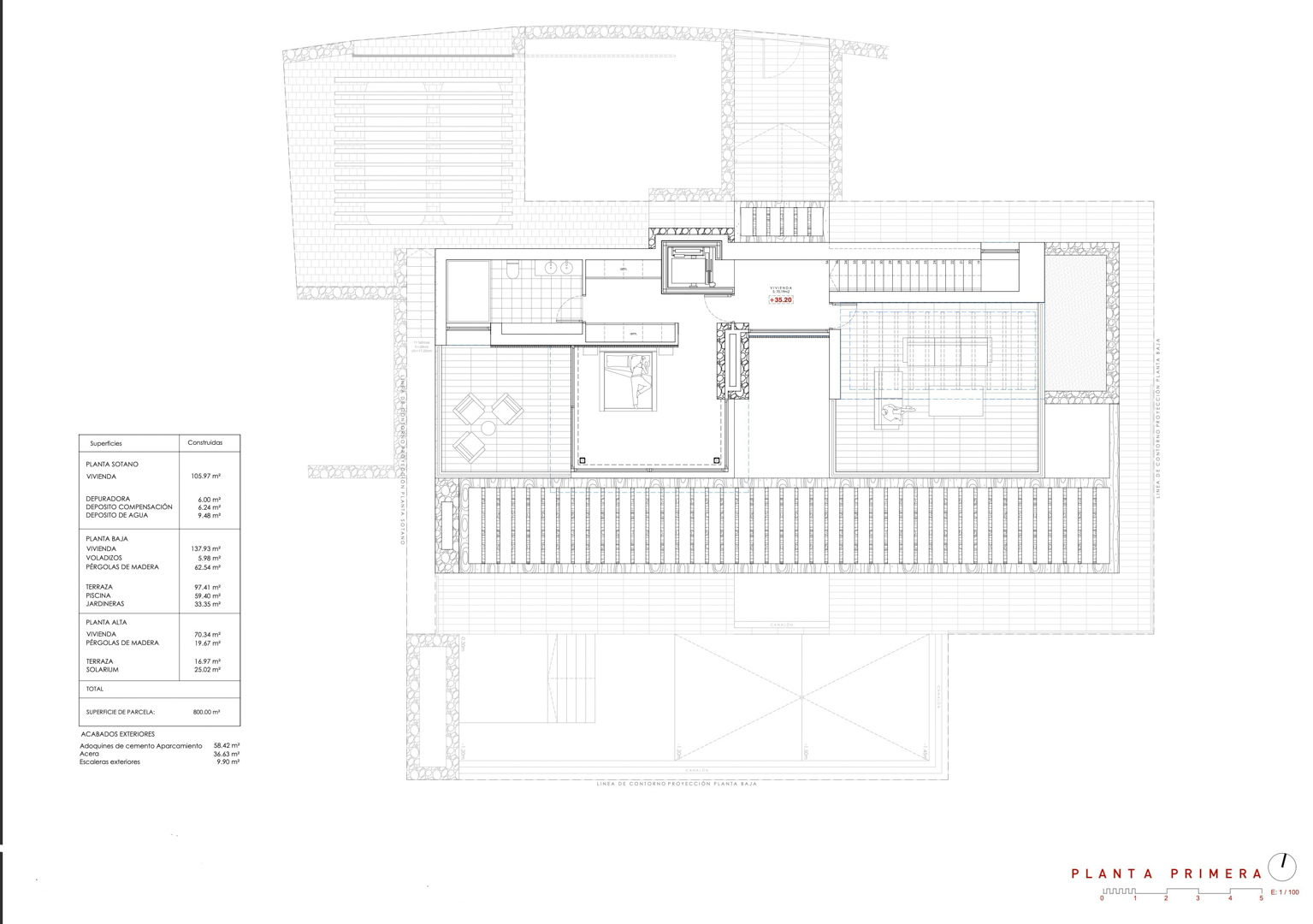 Plan technique du premier étage illustrant la suite parentale, la salle de bain et une terrasse spacieuse abritée par une pergola en bois.
