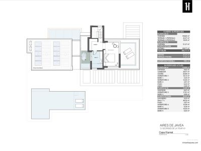 Plan de l'étage supérieur montrant la Chambre 3, un dressing et la Salle de Bain 3 avec baignoire. Comprend une terrasse avec transats, une petite piscine et des panneaux solaires.
