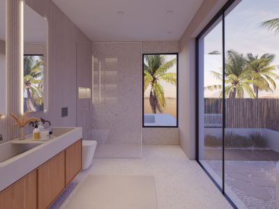 Salle de bain contemporaine avec double vasque en bois, douche à l'italienne et sol en galets. De grandes baies vitrées donnent sur un patio privé arboré de palmiers.