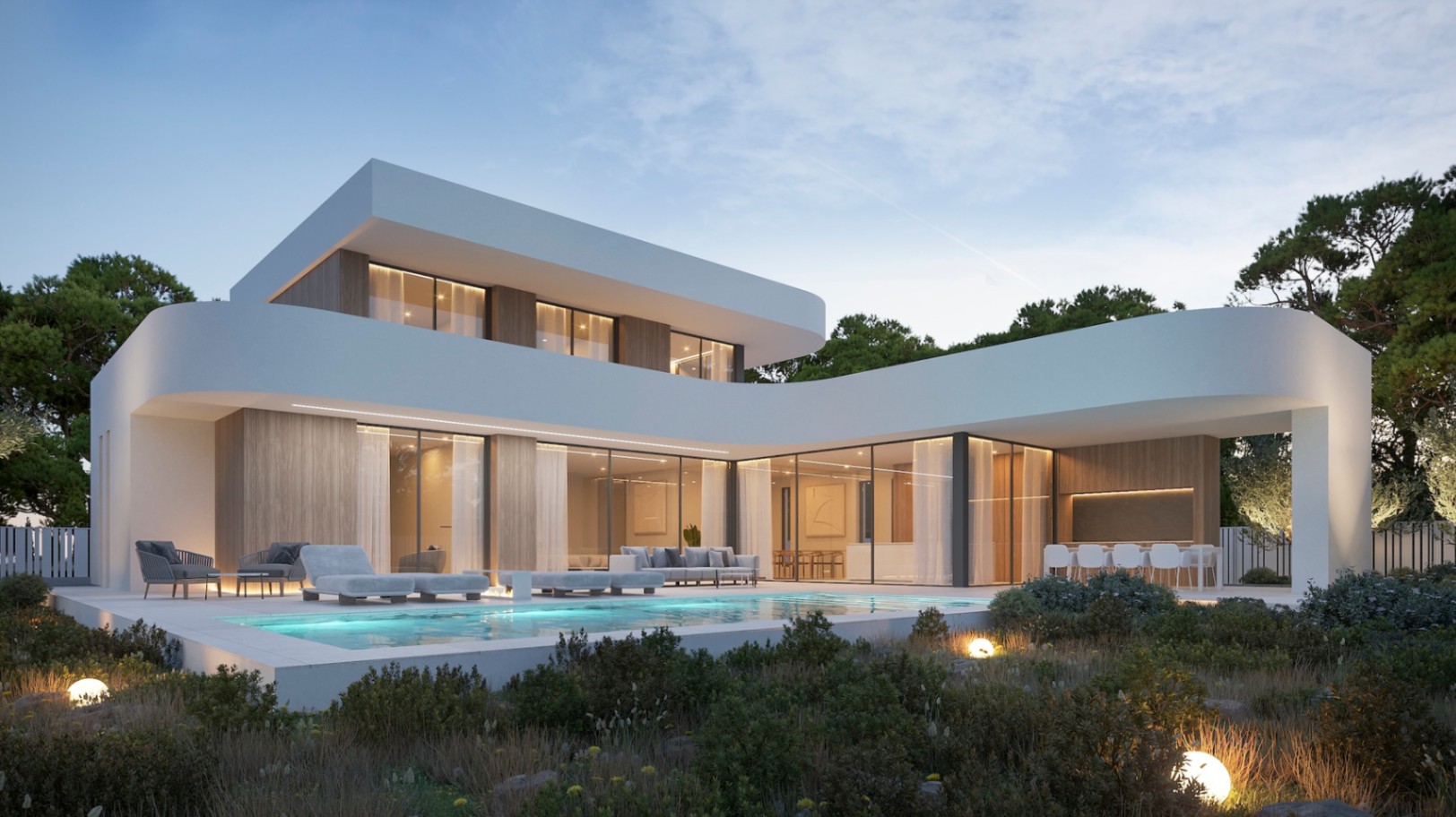 Vue extérieure de la villa moderne avec piscine, grandes fenêtres et revêtement en bois clair.