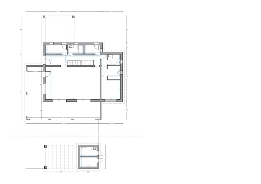 Plan d'architecte détaillé montrant la distribution du niveau inférieur, incluant la cave à vin, l'accès au garage, l'escalier et l'aménagement extérieur avec pergola.