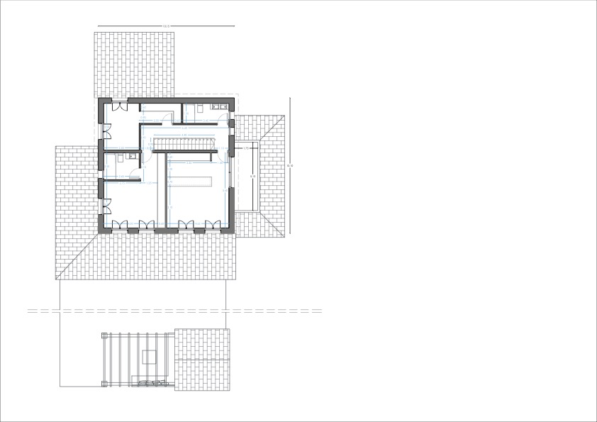Plan d'architecte détaillé montrant l'agencement intérieur avec mesures précises, escalier central et vastes terrasses périphériques.