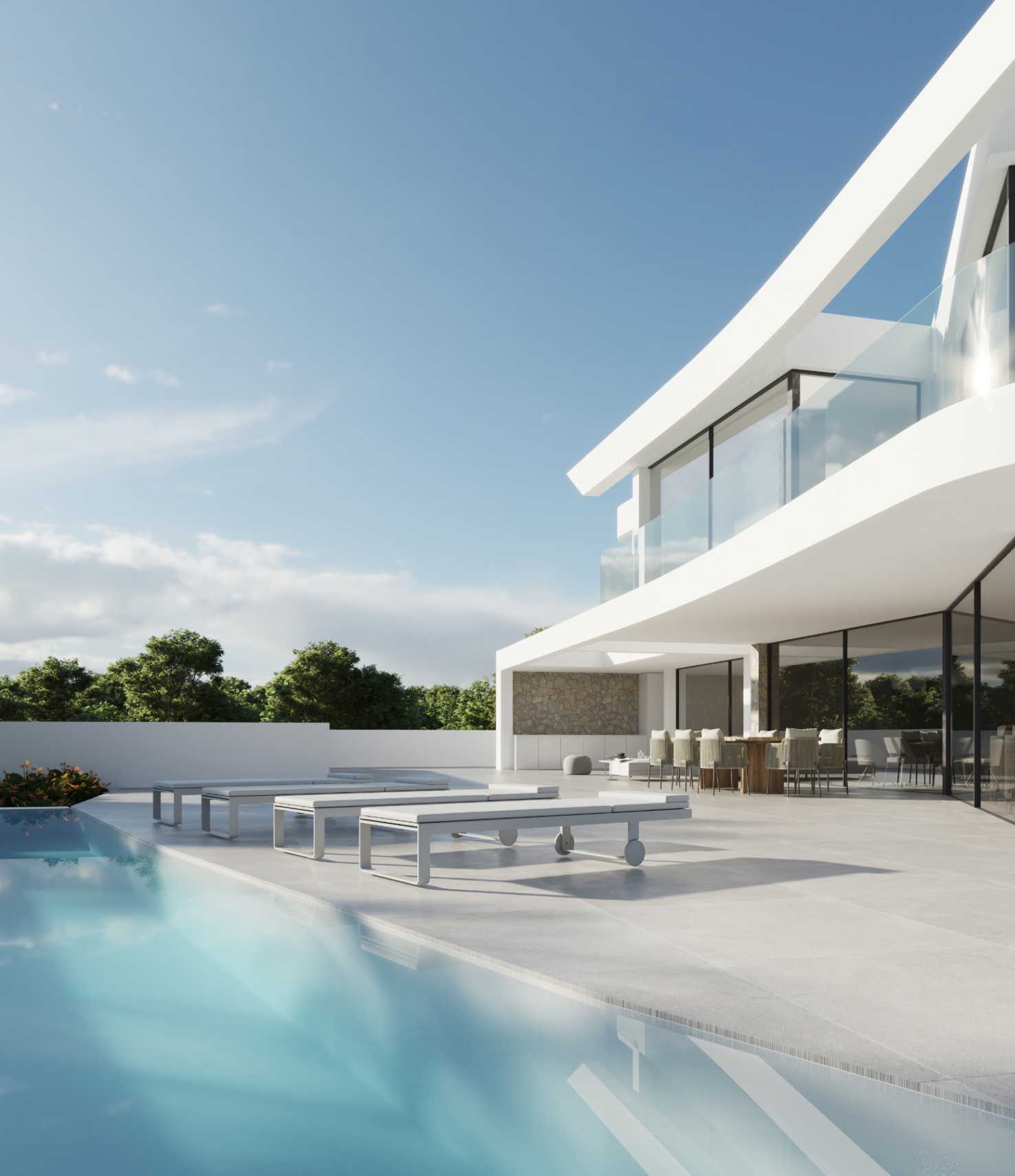 Terrasse extérieure avec piscine à débordement, revêtement en grès cérame grand format et bains de soleil minimalistes devant une façade blanche aux lignes épurées.