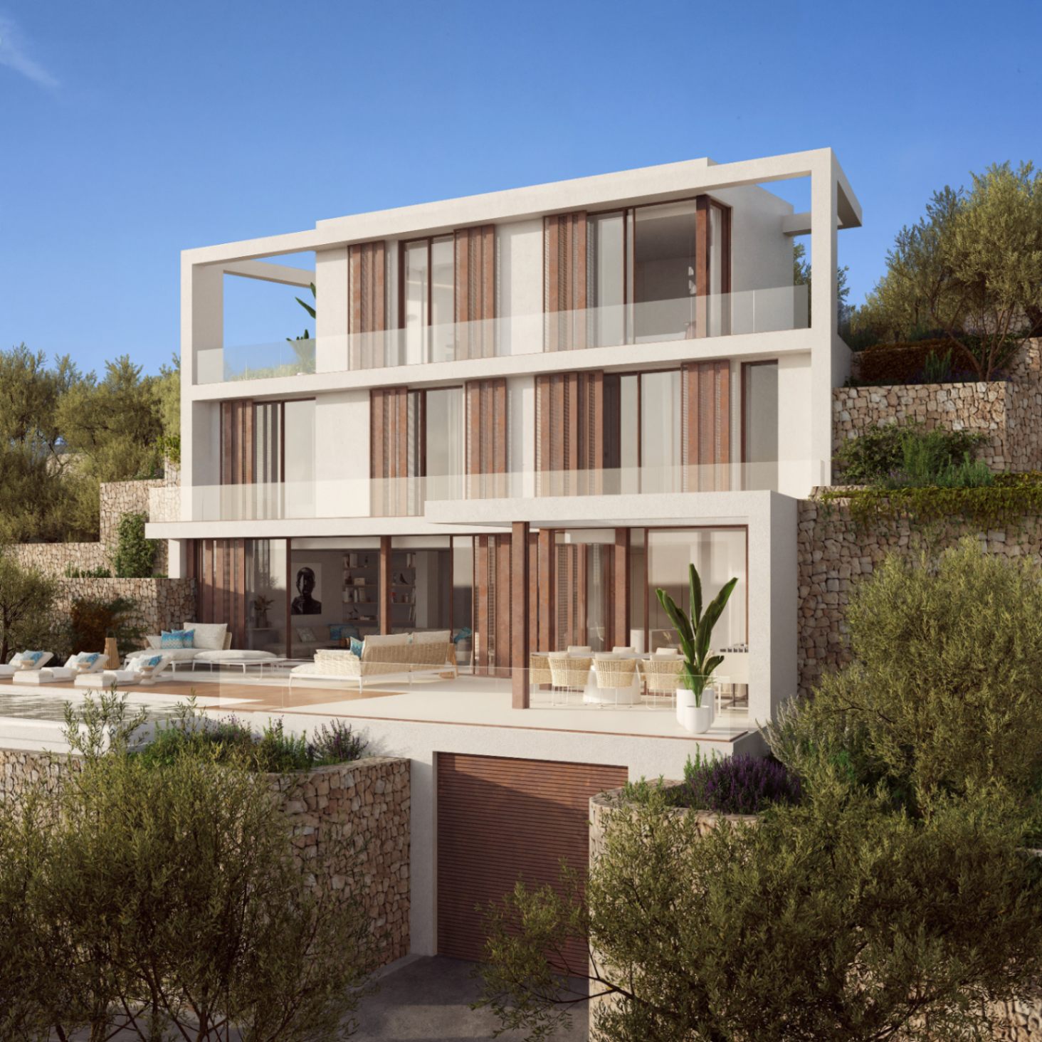 Façade sur trois niveaux avec murs en pierre sèche, persiennes en bois et larges baies vitrées. La terrasse principale comprend une piscine et des espaces de détente.