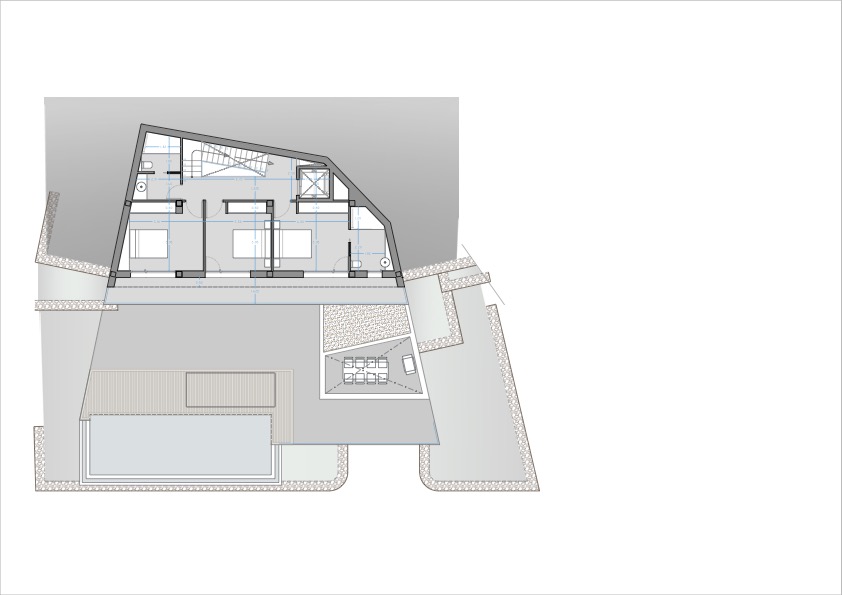 Plan technique illustrant l'agencement de deux chambres, la piscine privée et une vaste terrasse avec un espace repas sous pergola.