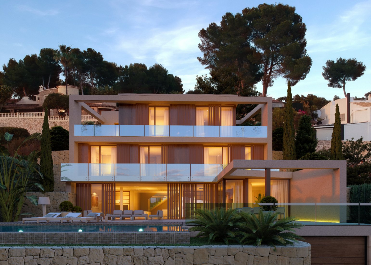 Vue de face d'une villa moderne avec piscine illuminée et balcons en verre à Benissa.