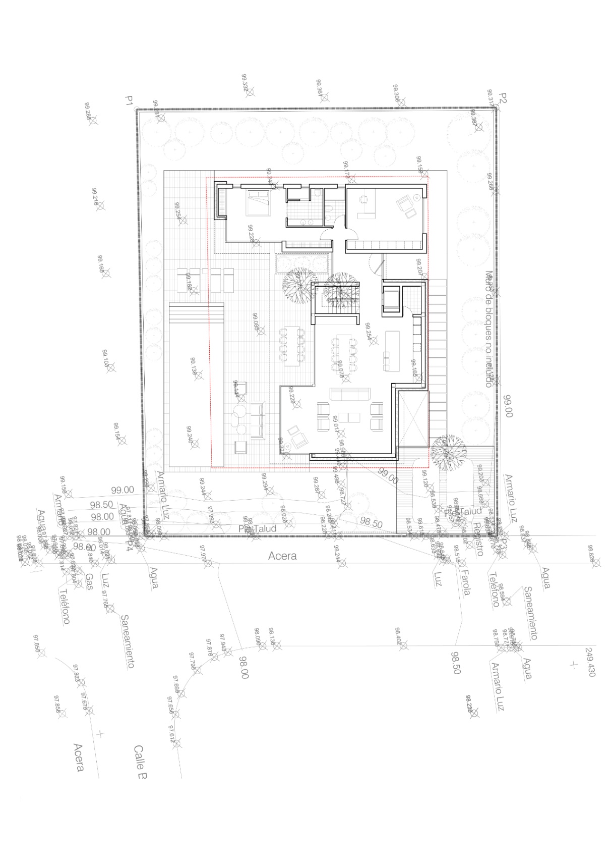 Plan de situation technique détaillant l'aménagement du rez-de-chaussée, les espaces extérieurs avec piscine et les raccordements aux réseaux.