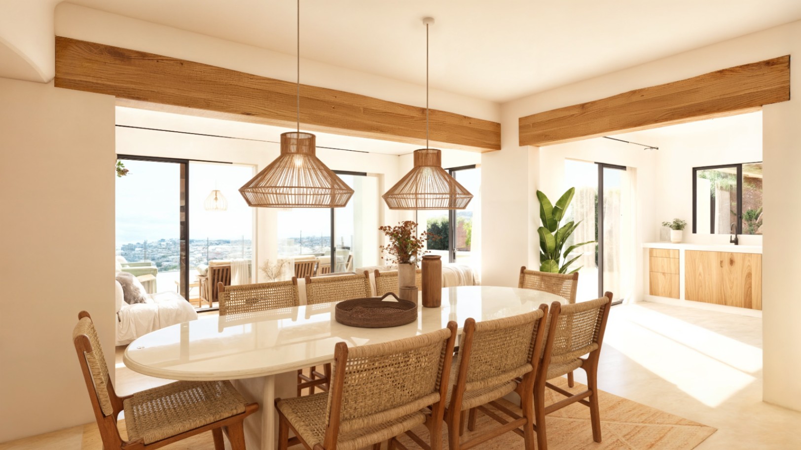 Salle à manger de style ibizien avec table ovale, chaises en rotin et poutres apparentes, s'ouvrant sur une terrasse avec vue mer par des baies vitrées Technal.